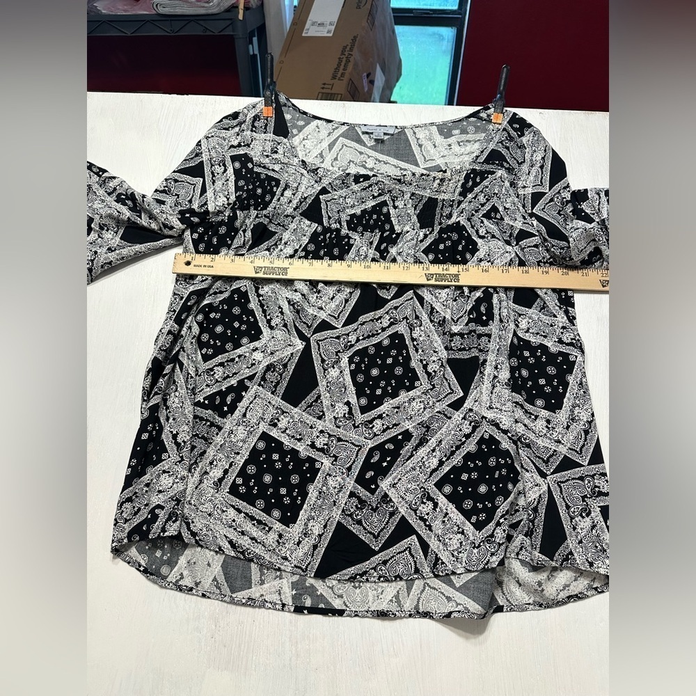 NWT Floral & Ivy Black & White Bandana Print Peasant Blouse – Size Small - Picture 7 of 8